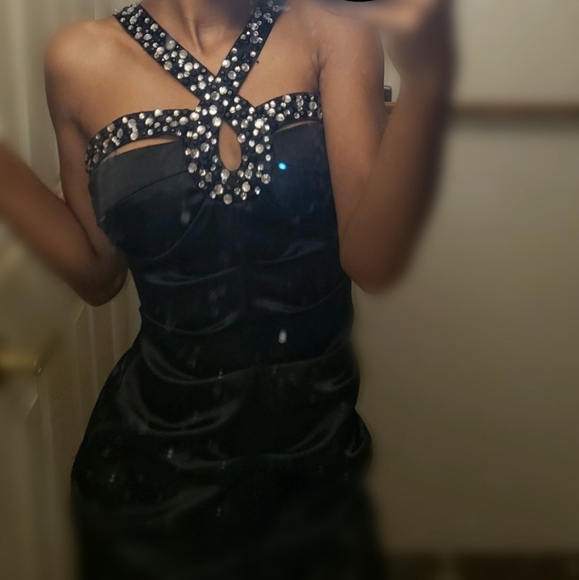 Dress - Picture 3 of 6